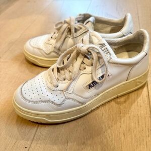 Autry white sneaker